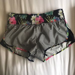 Black and white striped shorts🌺